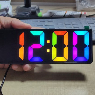 Digitaler LED-Wecker mit großem Display und bunten Ziffern Brehn