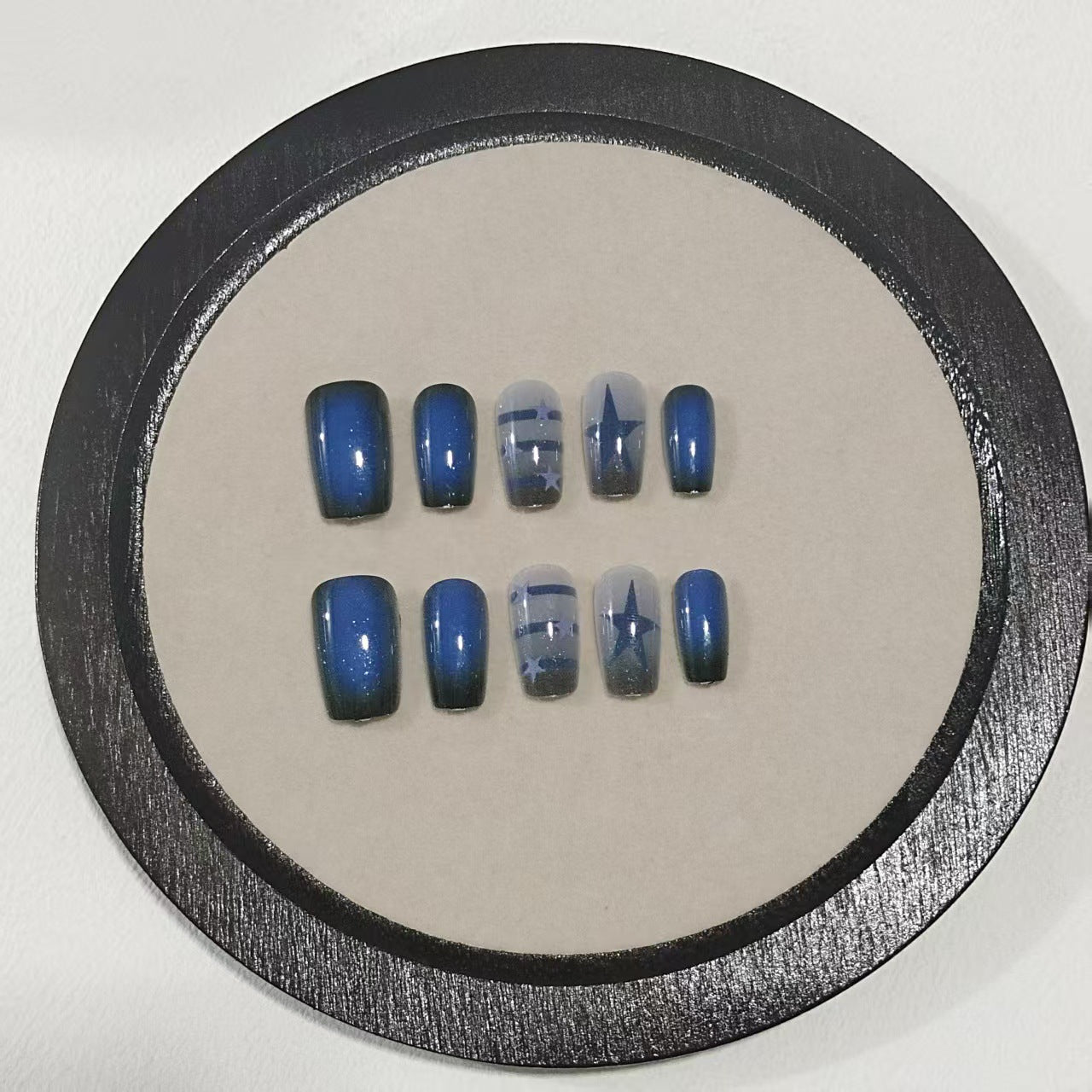 Elegantes Press-On Nagelkunst-Set mit sternförmigen Designs Brehn