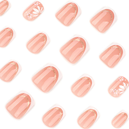 Kunstvolle Nagelverlängerungen mit floralem Design und eleganten Akzenten Brehn