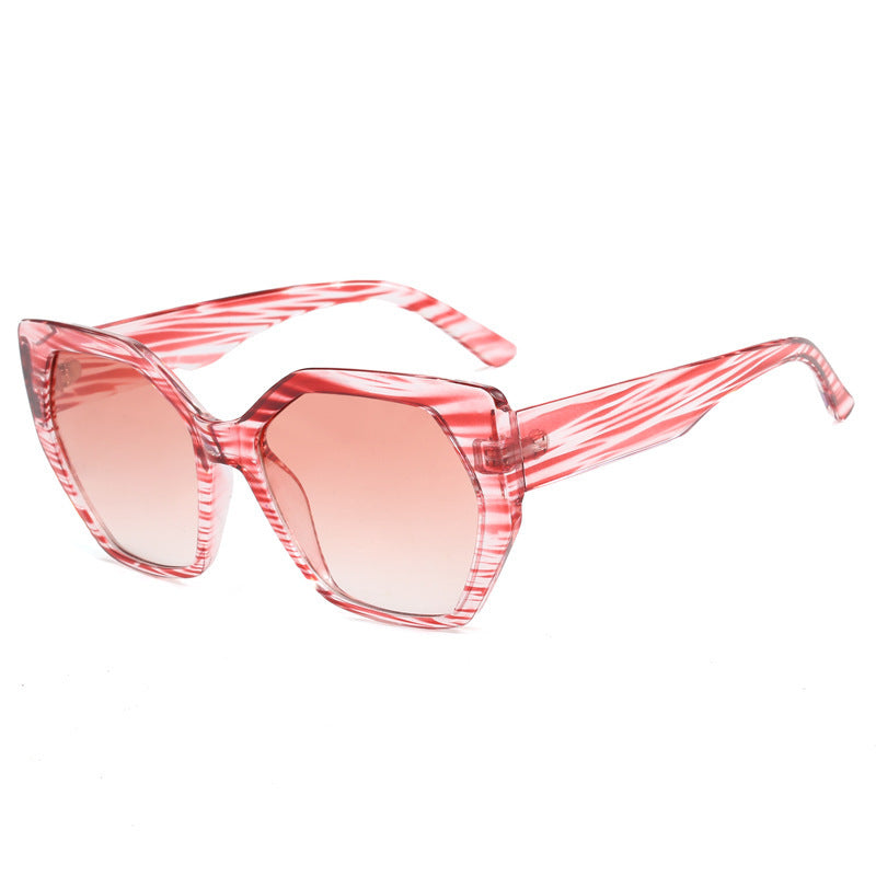 Damen oversized Sonnenbrille mit robustem, facettiertem Rahmen Brehn