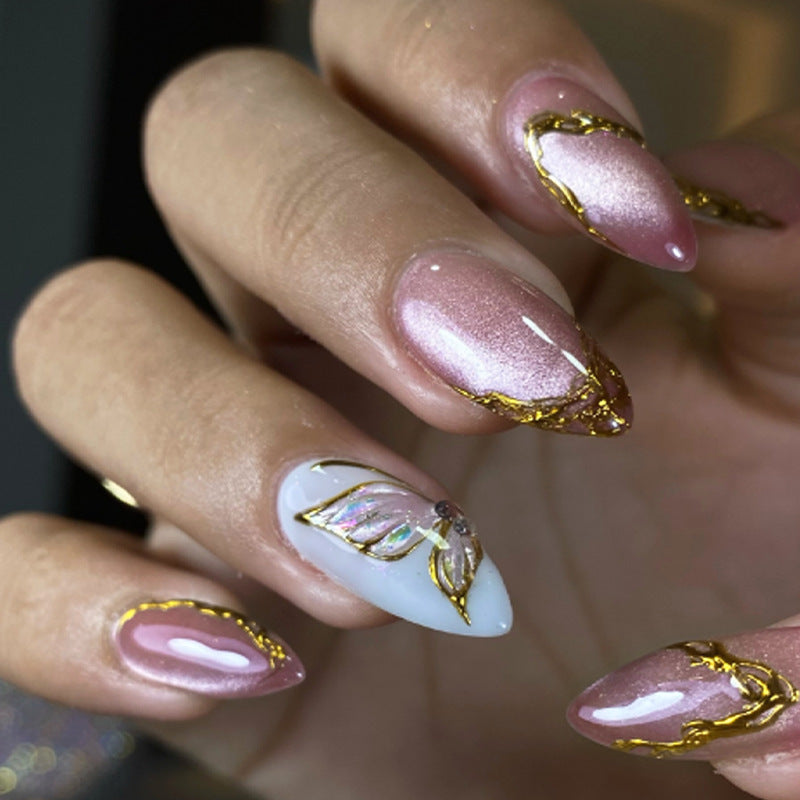 Elegantes Press-On Nagelkunst-Set mit goldenen Akzenten Brehn