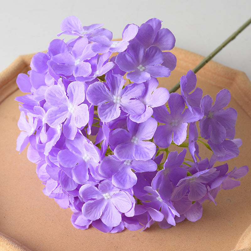 Lebendiger künstlicher Blumenauslagensträuß