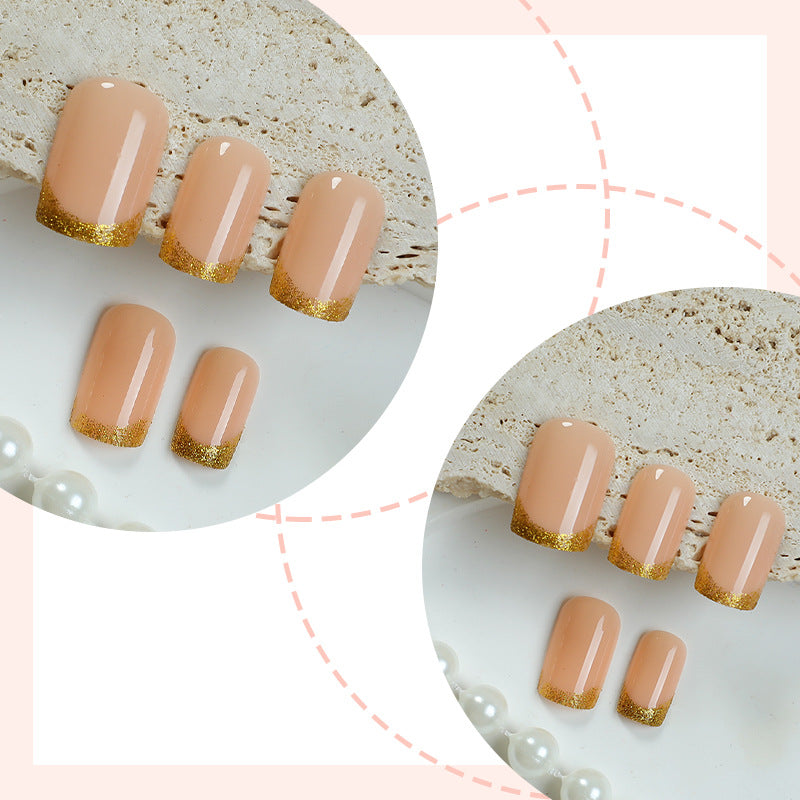 Elegante Press-On Nagelkollektion mit goldenen Akzentdetails Brehn