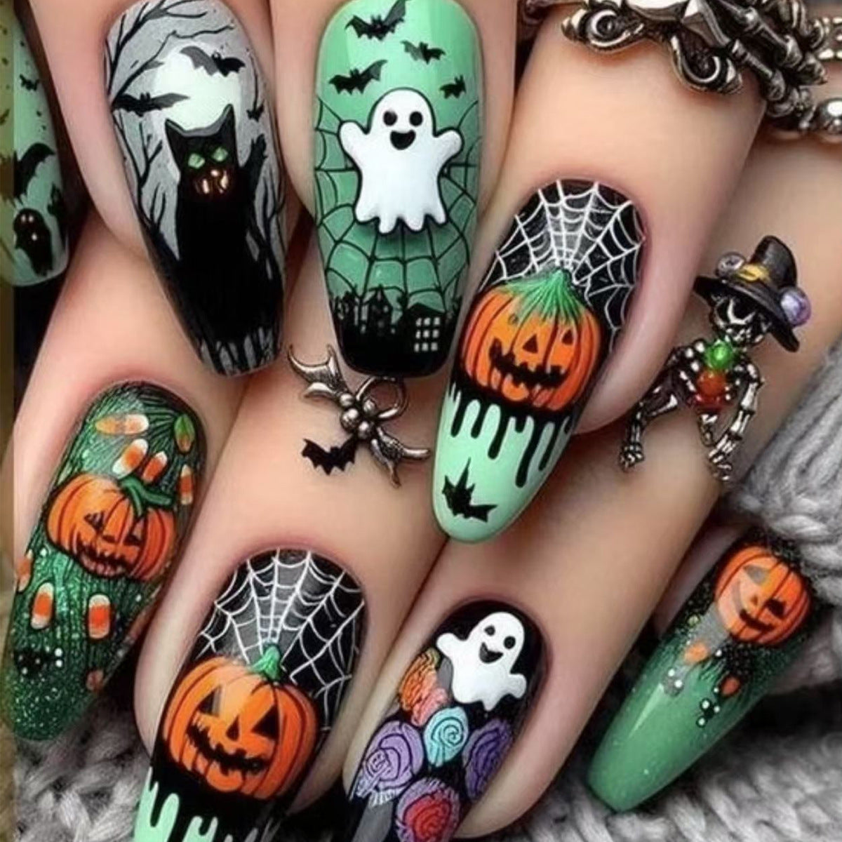 Kunstnagelset mit detaillierten floralen Designs Brehn