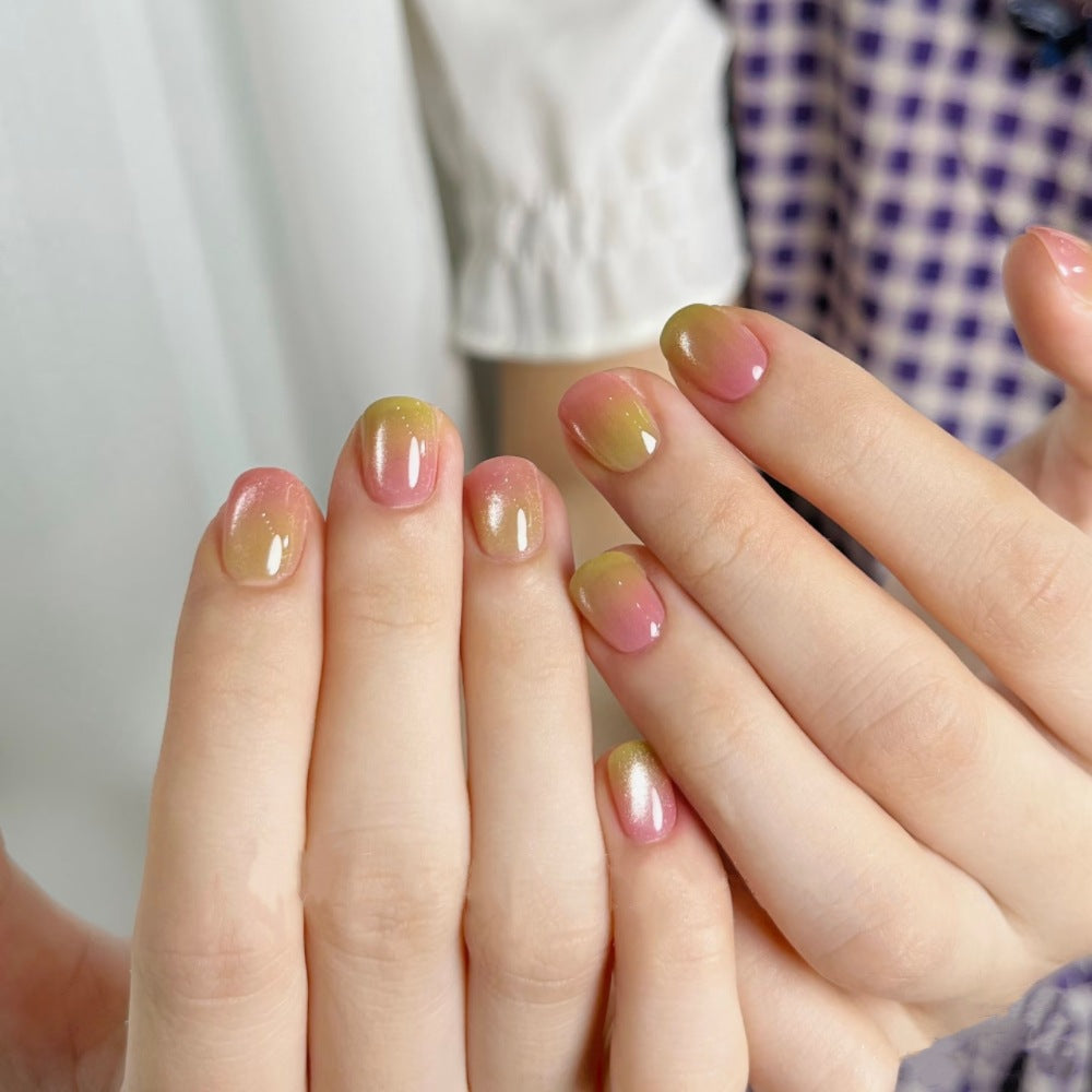 Kunstnägel mit Elegantem Ombre-Design Brehn