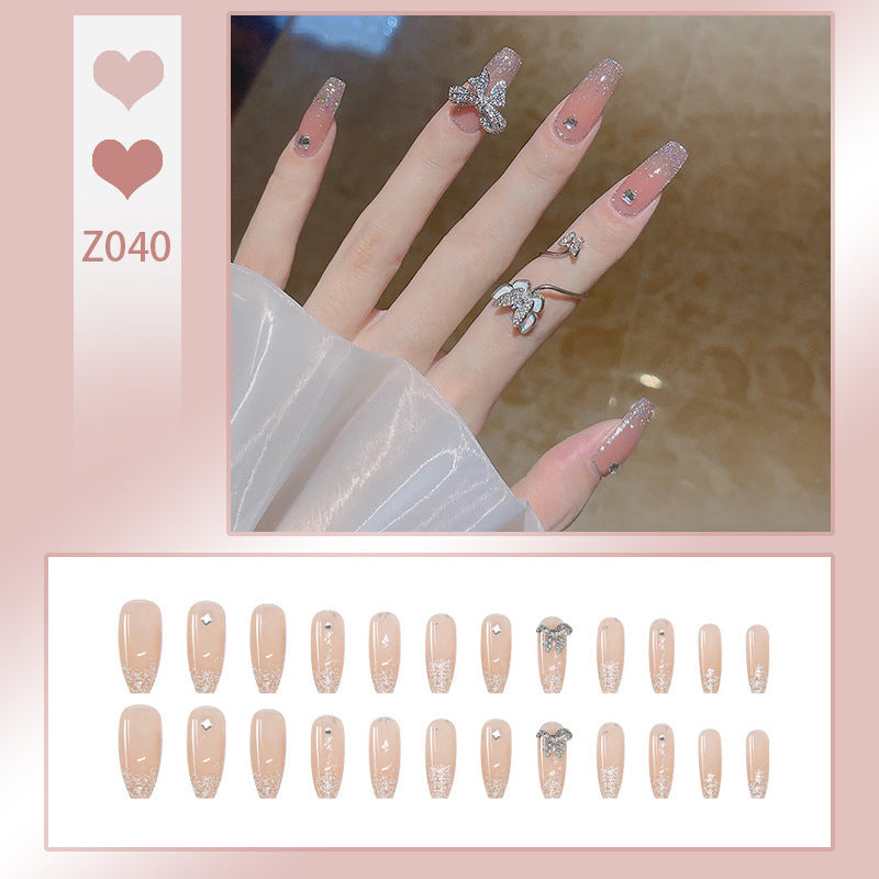 Kunstnagelset mit elegantem French-Tipp und Glitzerakzenten Brehn