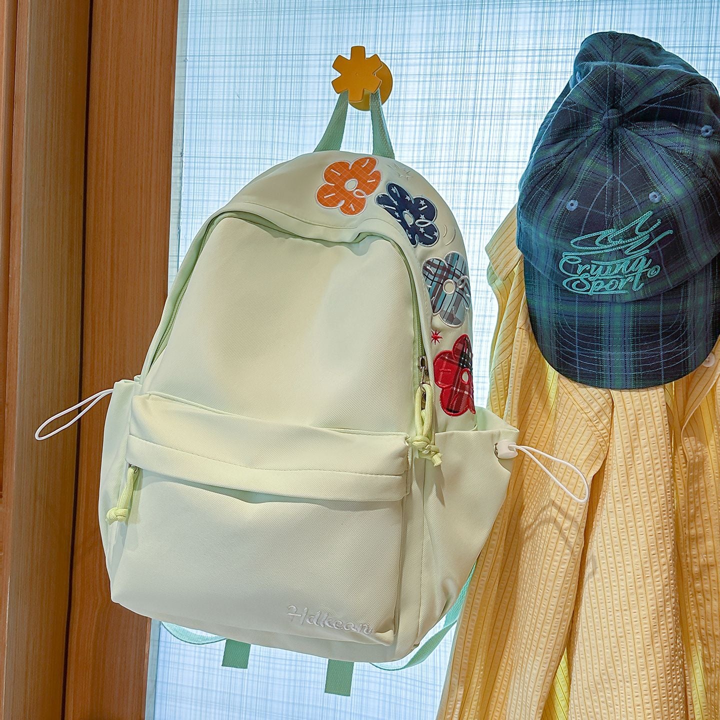 Blumengeschmückter lässiger Schulrucksack