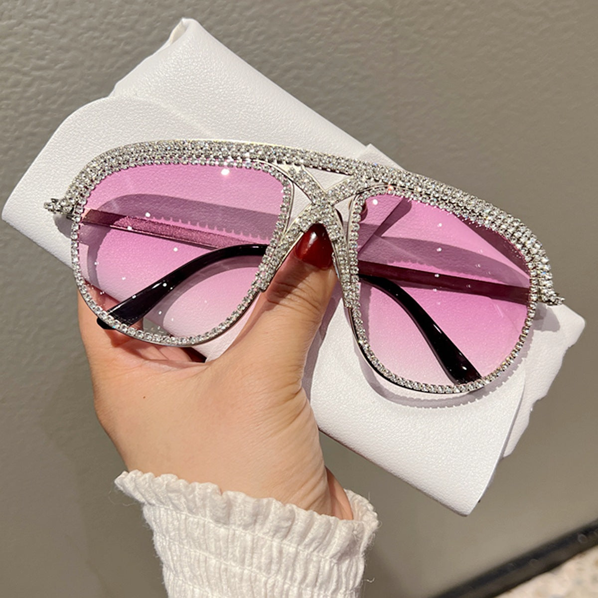 Damen Glamouröse oversized Sonnenbrille mit funkelndem Kristallrahmen Brehn