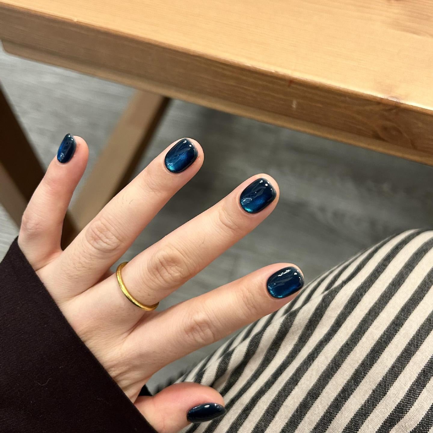 Künstliche Nagelspitzen Im Modischen Schimmer-Look Brehn