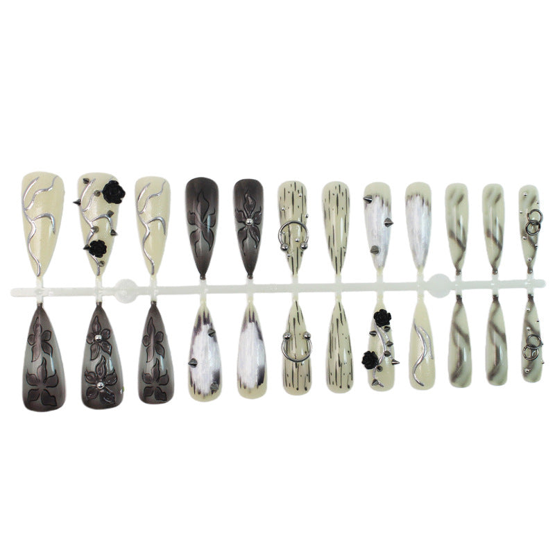 Kunstnagelset mit kreativen Halloween-Motiven und hochwertigen Verzierungen Brehn