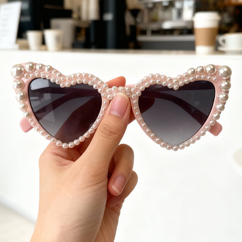 Herzförmige Sonnenbrille mit Perlendetails Brehn