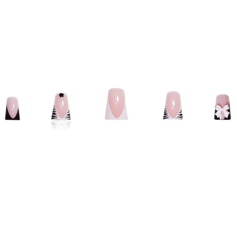 Kreative florale Nagelkunstverlängerungen Brehn