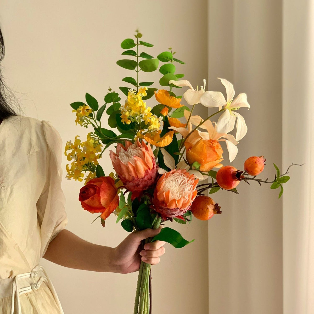 Lebensechte Blumenarrangement für moderne Wohnkultur