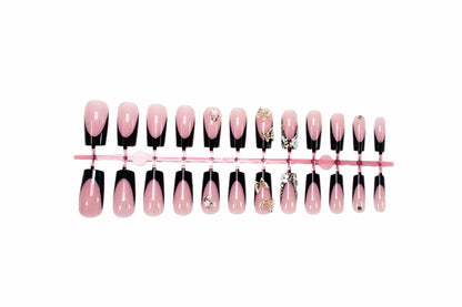 Kreatives Kunstnagelset mit romantischen Blumenmotiven und glamourösen Akzenten Brehn