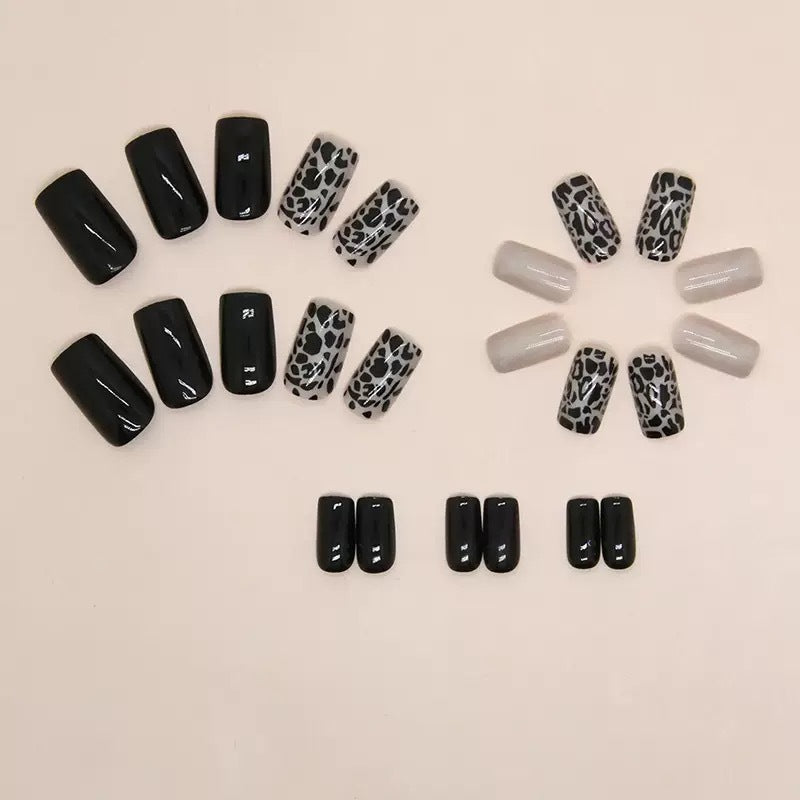 Kunstnagelset mit stylischem Leopardenmuster und eleganten Akzenten Brehn