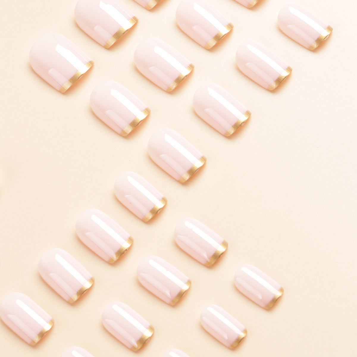 Elegante glänzende französische Nagelspitzen Brehn
