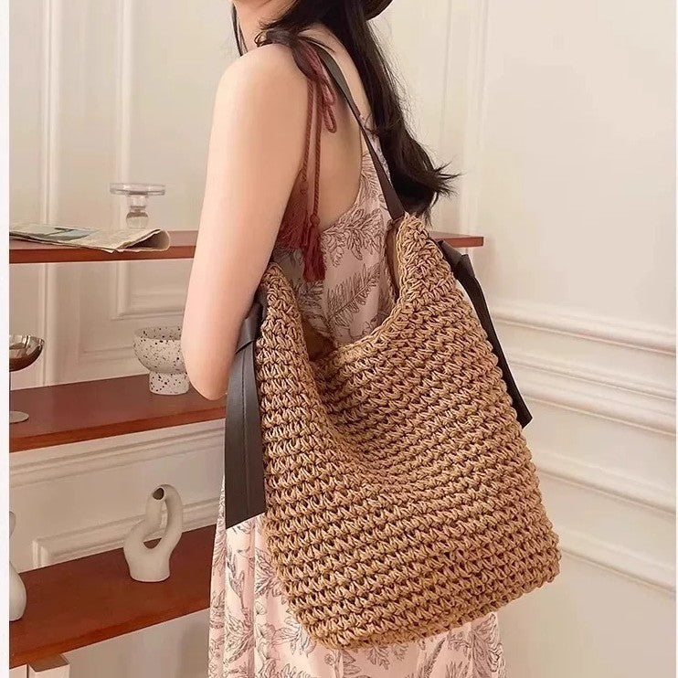 Handtasche Aus Hochwertigem Naturmaterial mit Weichem Griff Brehn