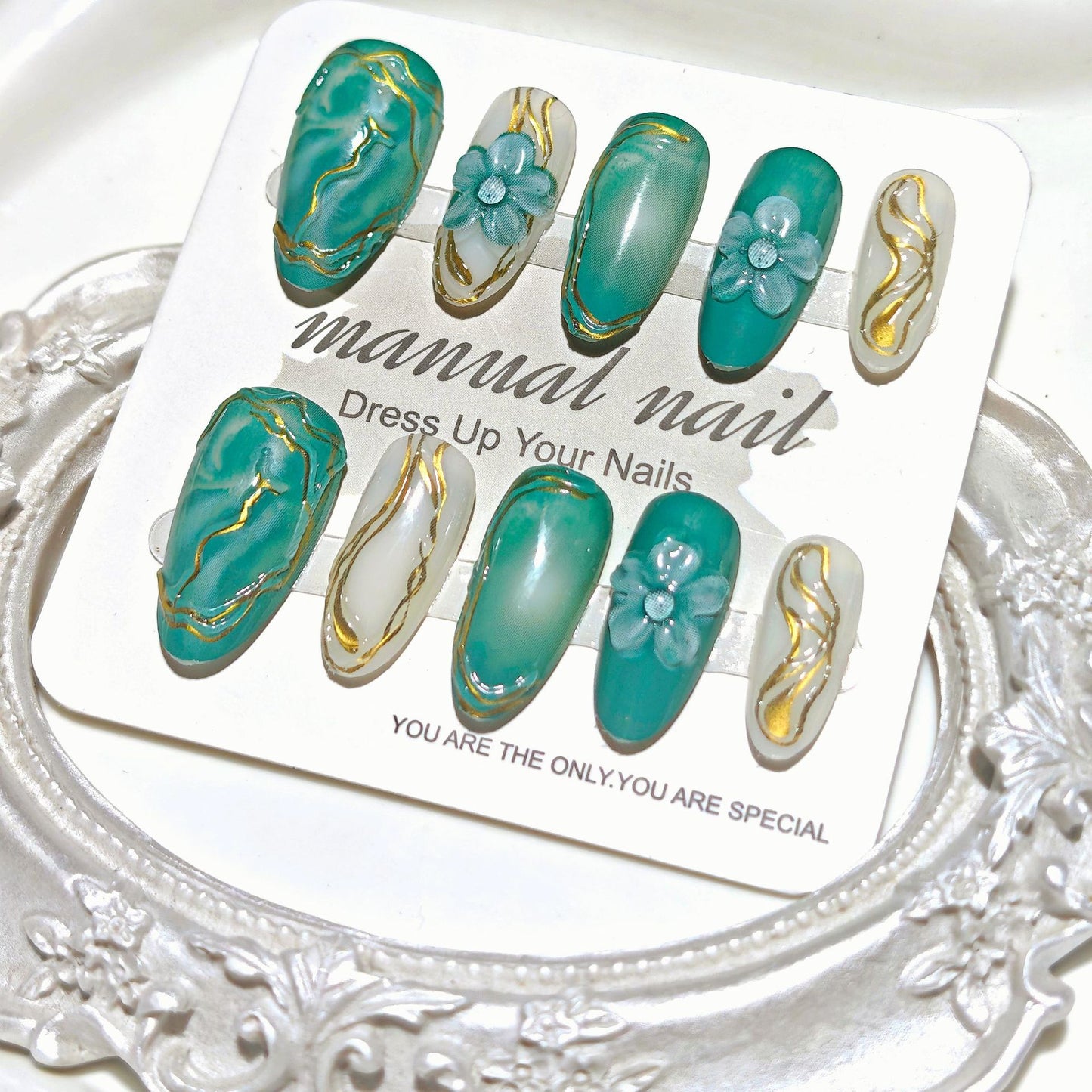 Dekoratives Floral Press-On Nagelkunst Set Brehn