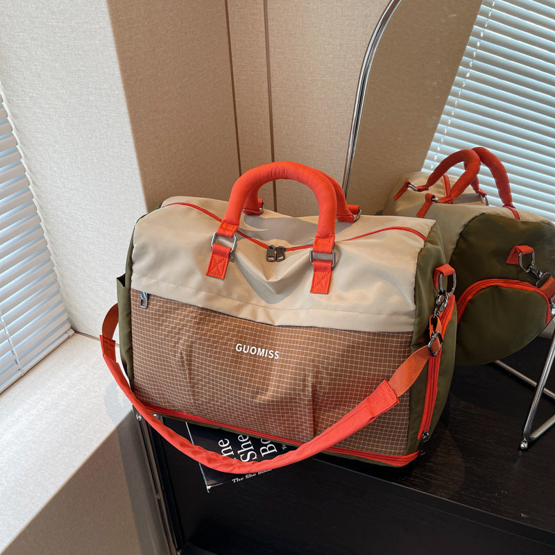 Sportliche Reisetasche Mit Verstärktem Schultergurt Brehn