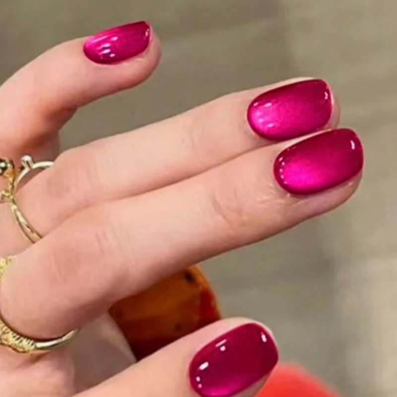 Glänzendes kurzes Press-On-Nagel-Set mit strahlendem Finish Brehn
