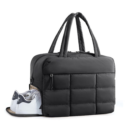 Isolierte klassische Sport-Duffle-Tasche Brehn