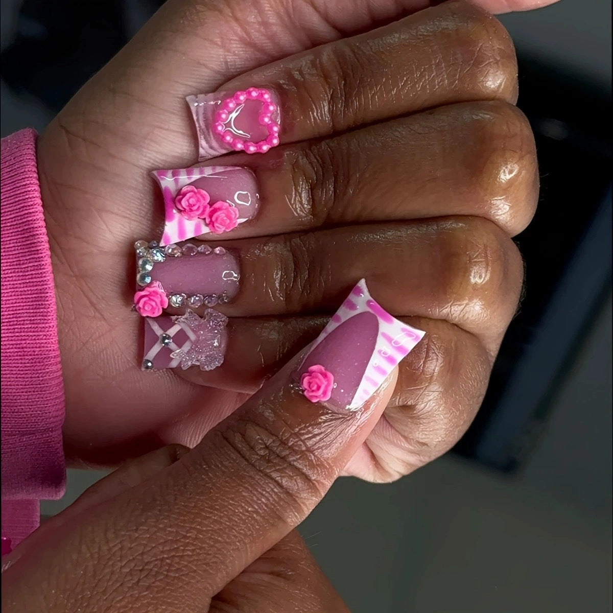 Glamouröse Blumenschmuck-Nagelverlängerungen Brehn