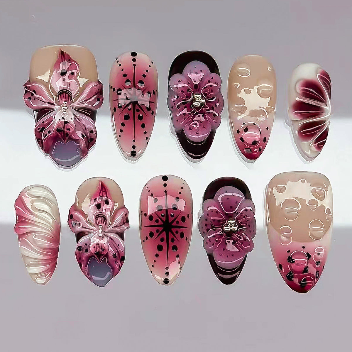 Dekoratives Florales und Künstlerisches Press-On Nagelset