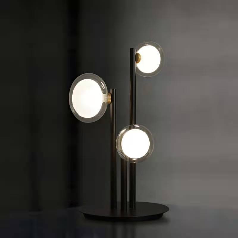 Moderne Künstlerische Tischlampe mit geometrischem Design