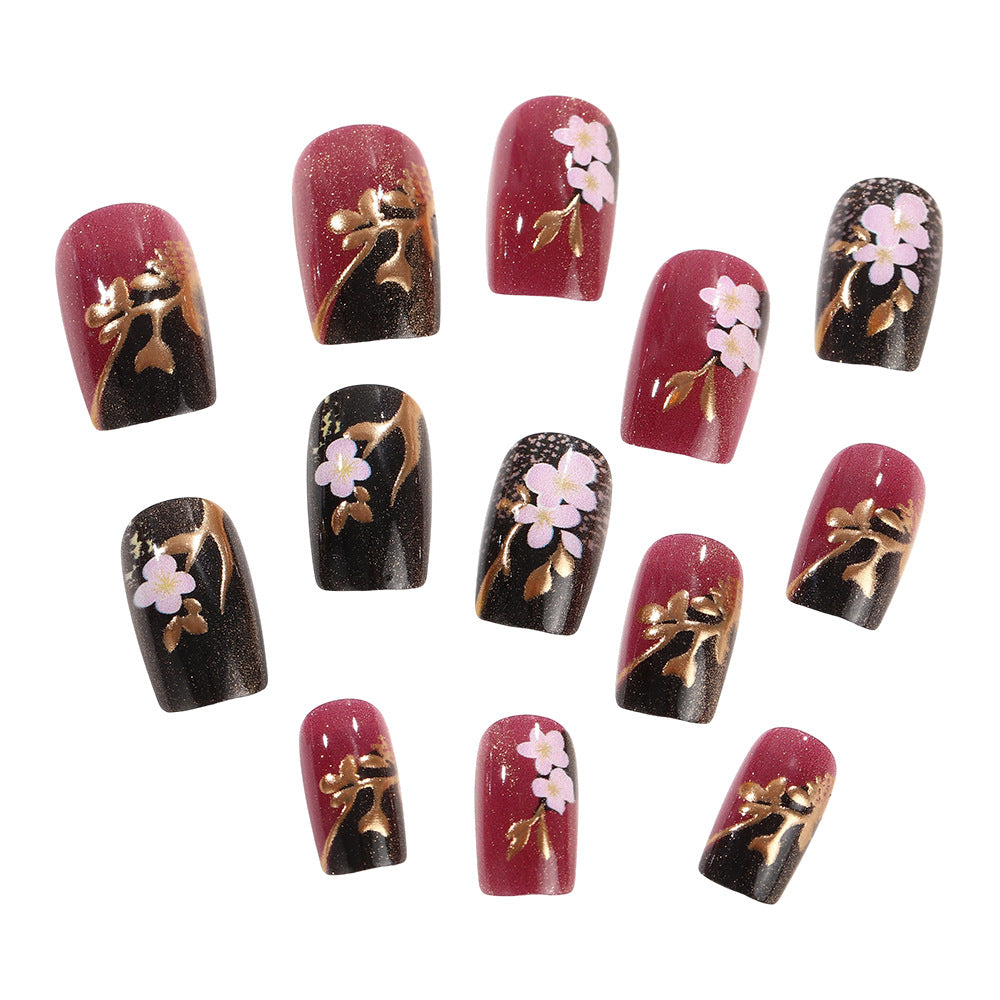 Kunstnägel mit eleganten floralen Akzenten Brehn