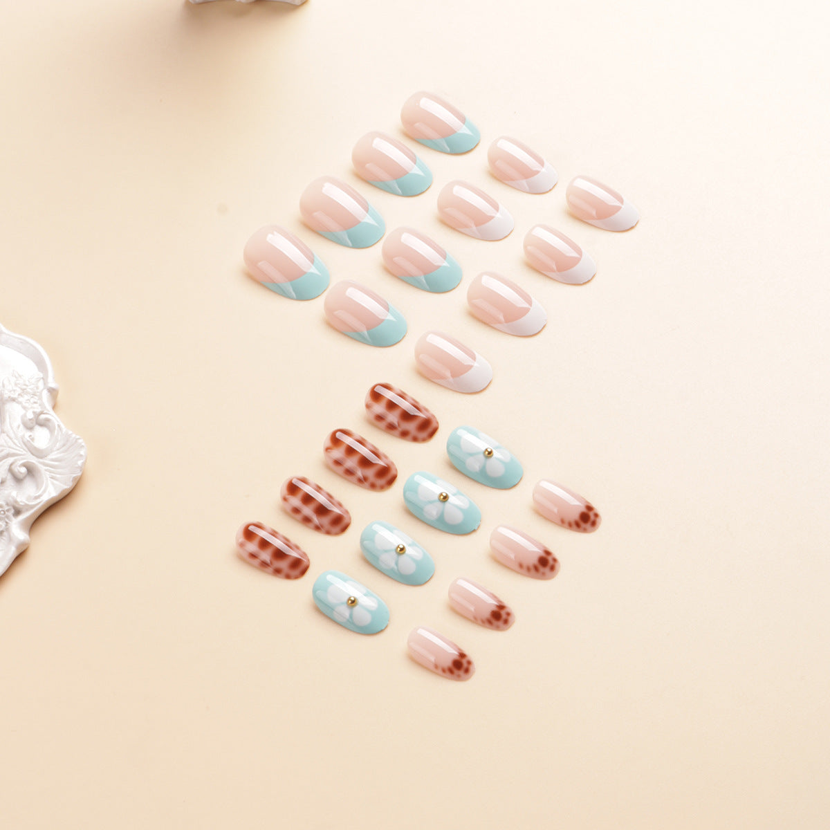 Künstlerisches Floral Acryl Press-On Nail Set Brehn