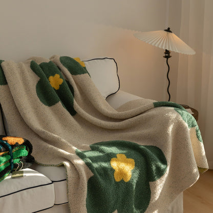 Grobstrick-Bouclé-Wohndecke mit großflächigem Blumenmotiv und Teddy-Textur Brehn