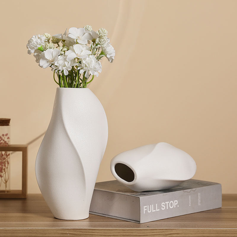 Elegante und zeitgenössische Keramikvase Brehn