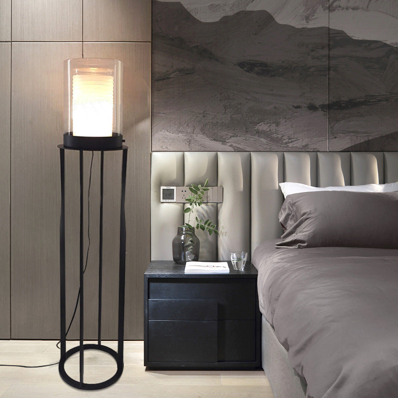Zeitgenössische Tischlampe mit strukturiertem Glas-Schirm