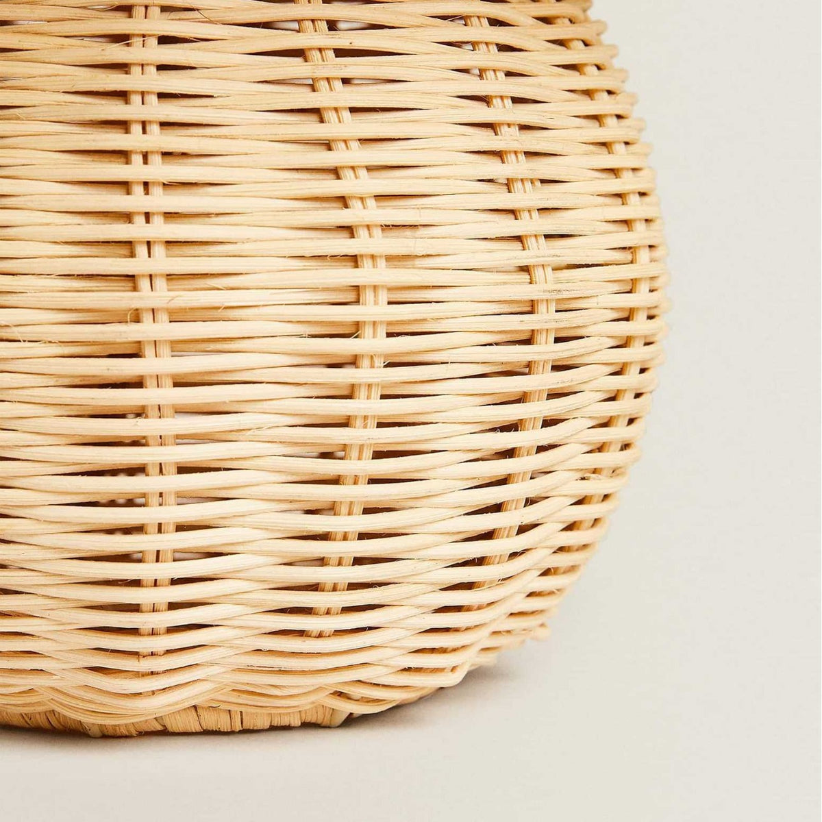 Handgefertigte Rattan-Tischlampe Brehn