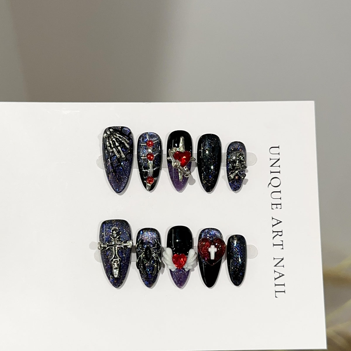 Gothic-inspirierte dekorative Press-On-Nagelkunst-Set