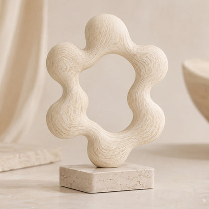 Abstrakte dekorative Steinskulptur