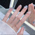 Kunstvolle Nagelverzierung mit Glitzer- und Schmetterlingsdetails Brehn