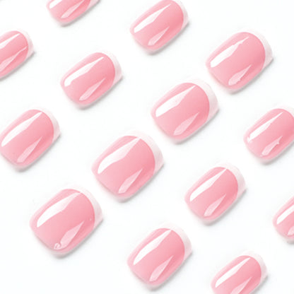 Kunstvolle Nagelverlängerungen mit klassischem französischen Design Brehn
