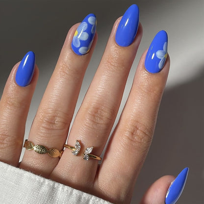 Künstlerisches Floral Nagelset Brehn
