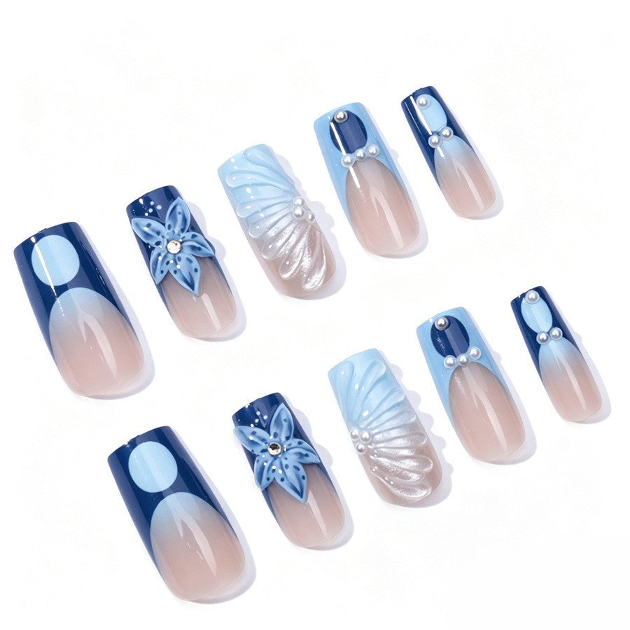 Kunstnagelset mit floralen und eleganten Verzierungen Brehn