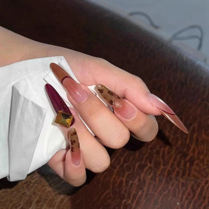 Elegantes Stiletto-Nageldesign