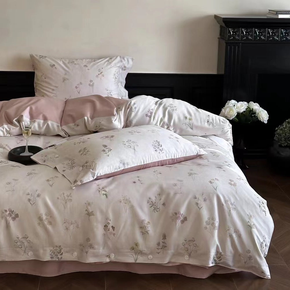 Luxuriöses Satin-Bettwäscheset mit zarten Rosenmotiven und Knopfleiste
