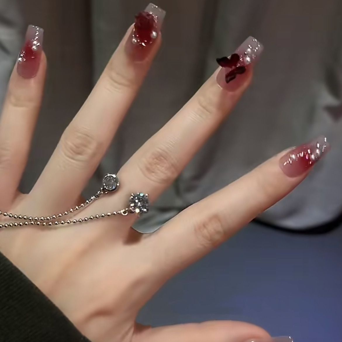 Glitzernde Kunstfingernägel mit Mond- und Sternmotiven Brehn