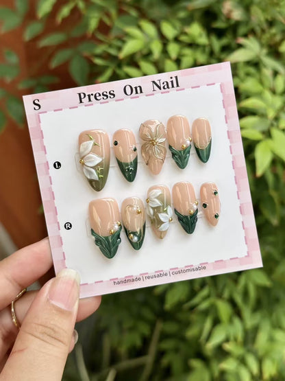 Dekoratives Handgefertigtes Press-On Nagelkunstset mit von Strand inspirierten Designs