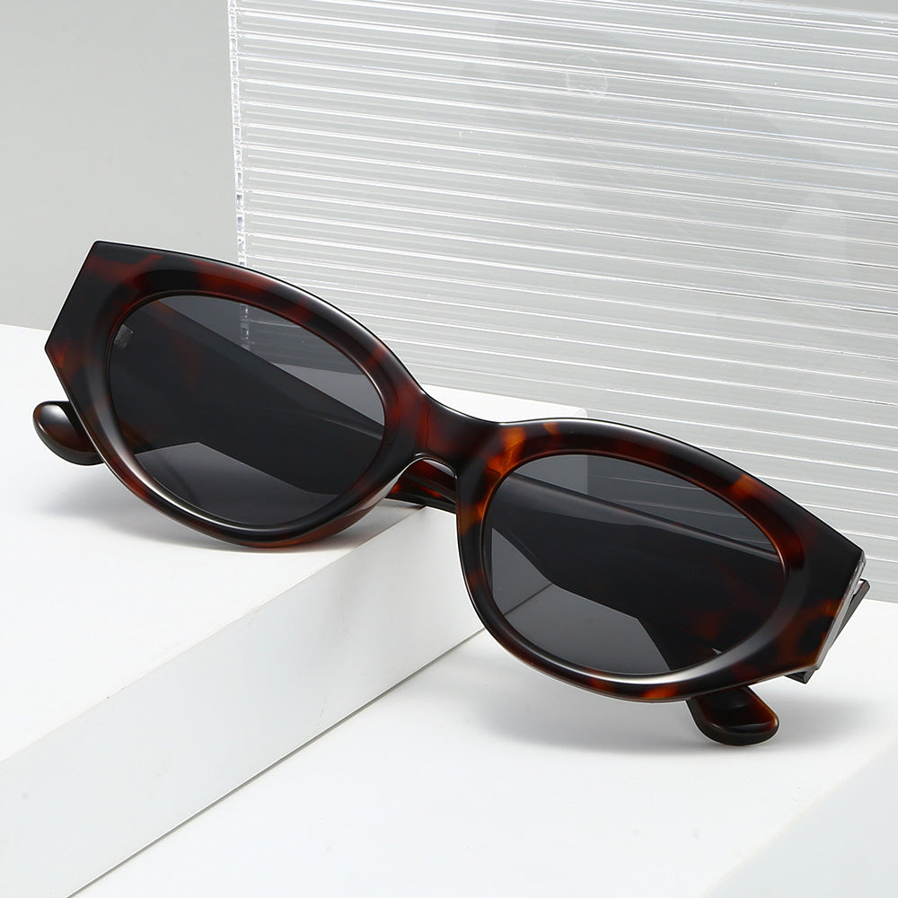 Damen Cat-Eye Sonnenbrille mit modernem, transparentem Rahmen und UV-Schutz Brehn