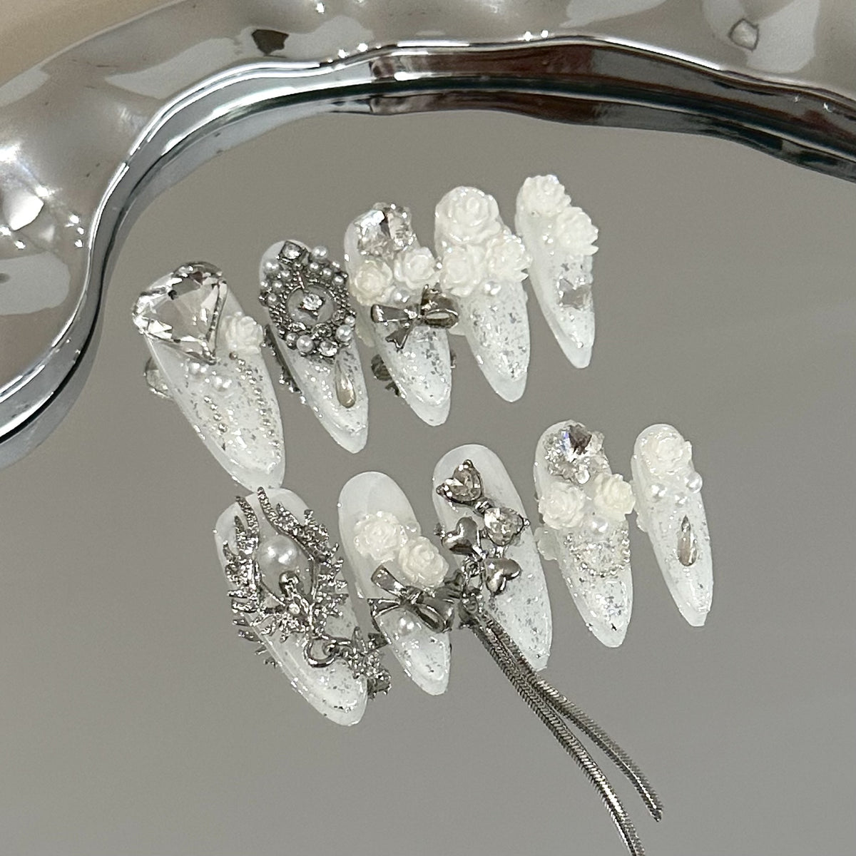 Elegantes 3D-Blumenverziertes Press-On-Nagelset