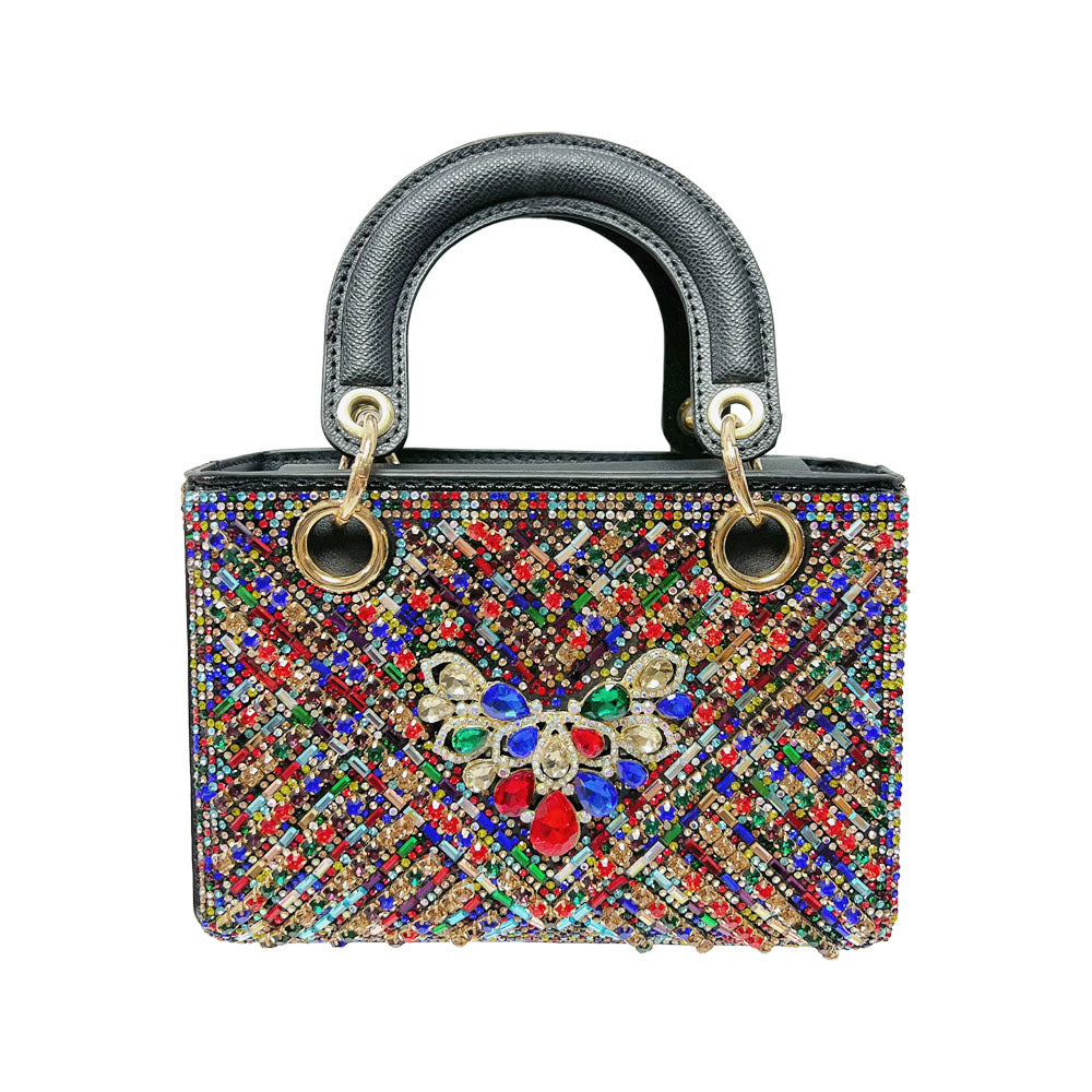 Aufwendige mit Kristallen verzierte Handtasche