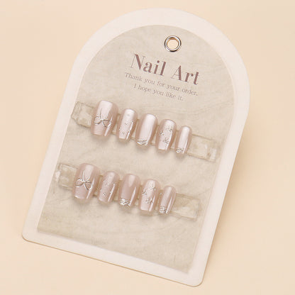 Glamouröses Press-On Nagelkunst-Set mit stylishen Edelstein-Akzenten Brehn
