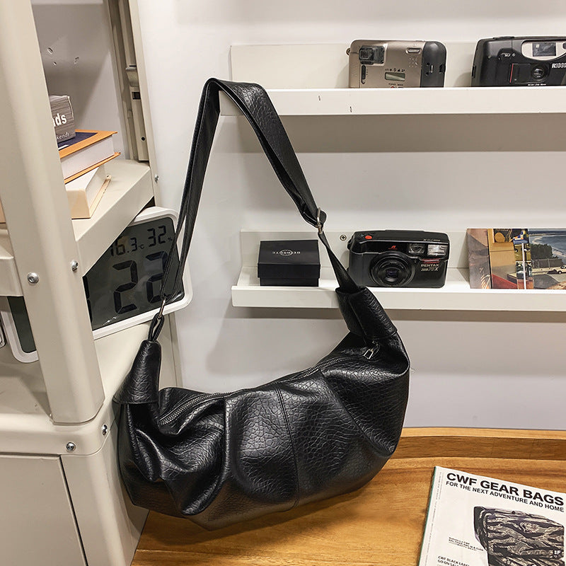 Texturierte Leder Schlampertasche