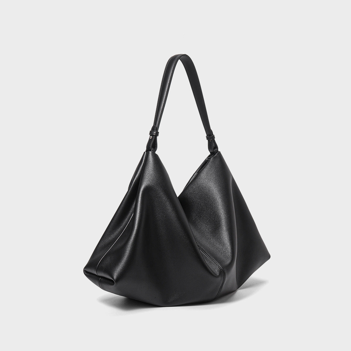 Skulpturaler Slouch Hobo Umhängetasche mit kontrastierendem Obergriff